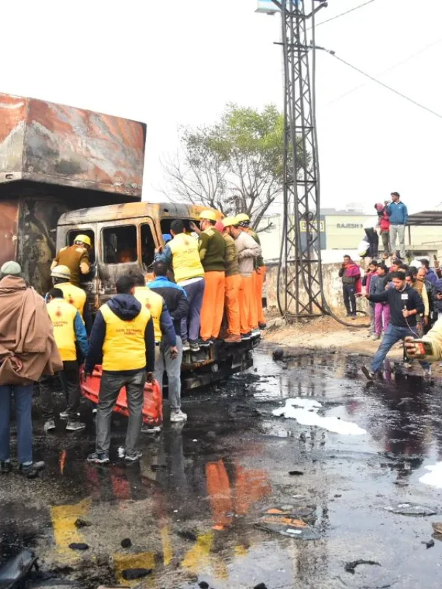 जयपुर हाईवे हादसा: जला हुआ आदमी मदद के लिए 600 मीटर पैदल चला, लोग वीडियो बनाने के लिए फोन तक पहुंचने लगे